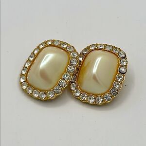Vintage Richelieu clip-on earrings